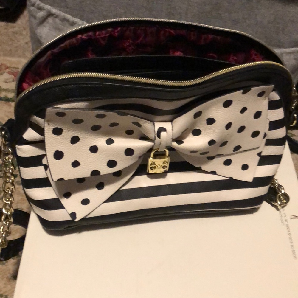 Cross body purse